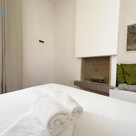 Mazzini 44 Tirabora Short Rent Apartment